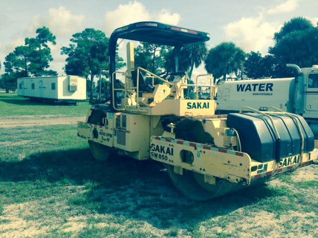 Sakai SW850 Year: 2005 Single Drum Tandem Roller - photo 2