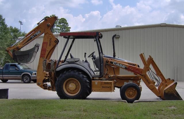 CASE 580M Year: 2006 Backhoe 4x4 - For Sale at MOLAI EQUIPMENT