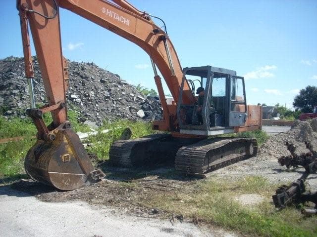 Hitachi UH083 Crawler Excavator, Year: 1984 - For Sale at MOLAI EQUIPMENT