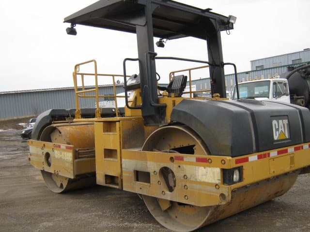 CAT CB634B Year: 1999 Tandem Roller - photo 2