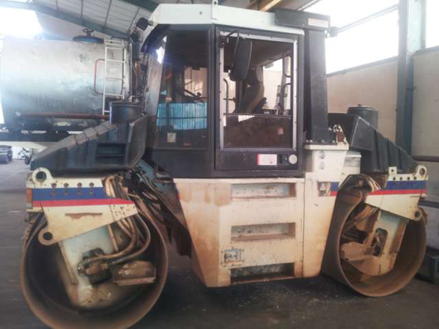 CAT CB544 Year: 2000 Tandem Roller - photo 4