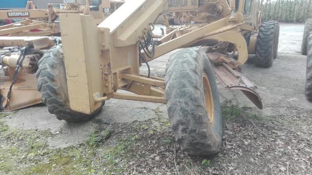 CAT 140G Motor Grader with Ripper and Push Block Year: 1994 - photo 10