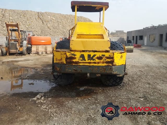 SAKAI SV510D Single Drum Compactor, Year: 2006, 6 Cylinder Isuzu Engine - photo 3