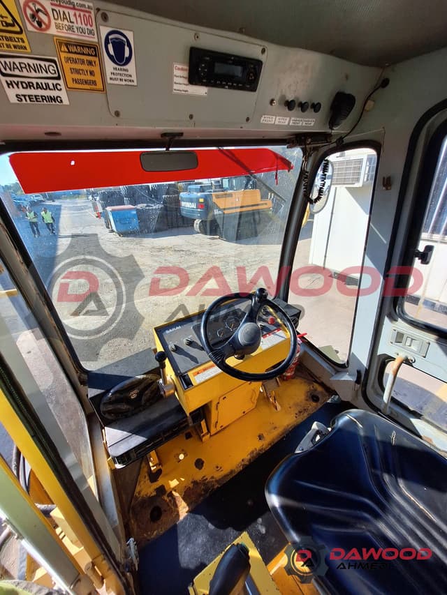 Sakai SV512DF-E Vibration Roller Year: 2009 with Cabin - photo 6