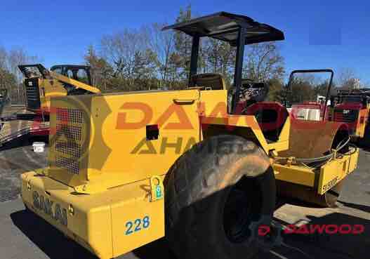Sakai SV500D Smooth Drum Vibration Roller - photo 2