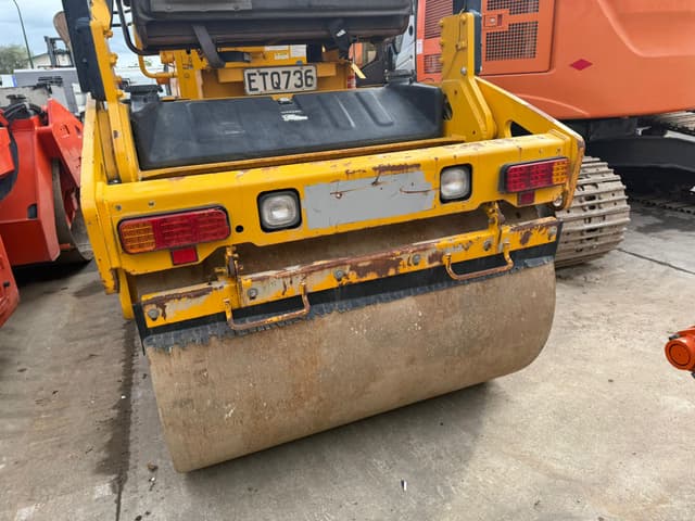 Sakai SW652 Tandem Roller Year: 2009 - photo 2