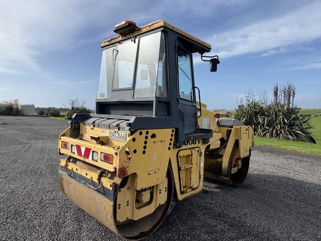 Sakai SW651 Tandem Roller Year: 2005 - photo 2
