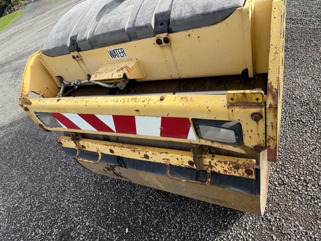 Sakai SW651 Tandem Roller Year: 2005 - photo 3
