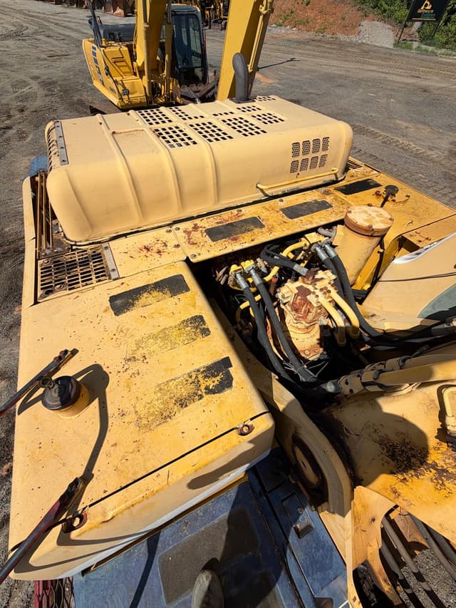 2003 Komatsu PC400LC-6M Excavator - photo 10